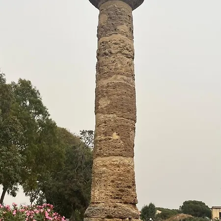 Pensión La Colonna Dorica Gela